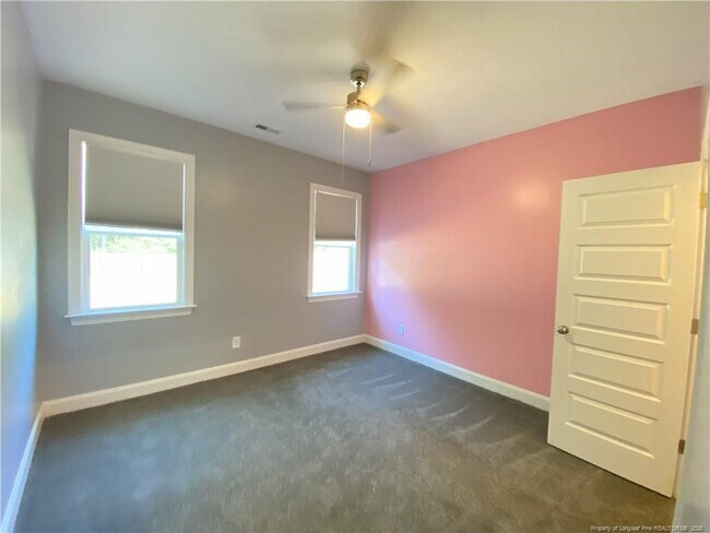 Building Photo - 616 Courtland Dr