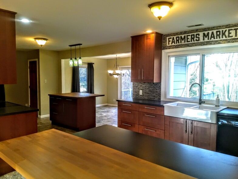Kitchen - 16351 Petro Dr