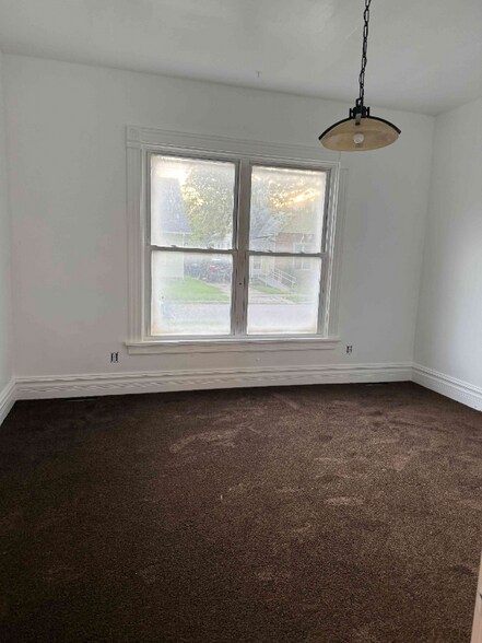 Building Photo - 347 Parker Ave