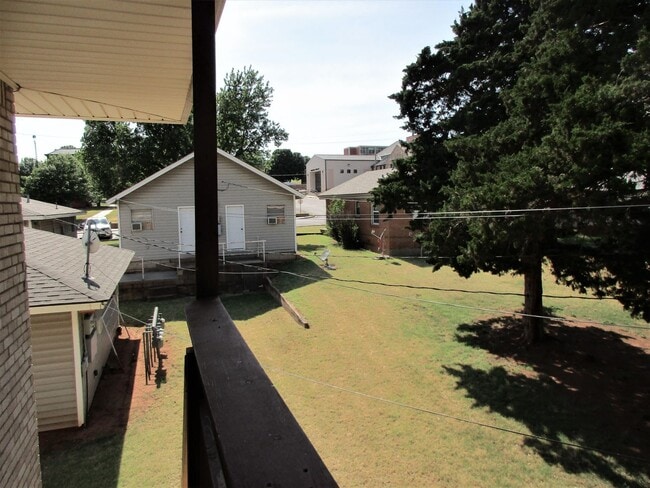 Building Photo - 1/2 block East of SWOSU