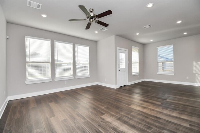 Building Photo - 10643 Cascade Crk Dr