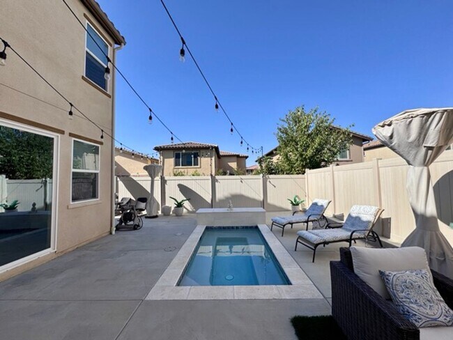 Building Photo - Elegant 4 Bedroom, 4.5 Bathroom Home with ...
