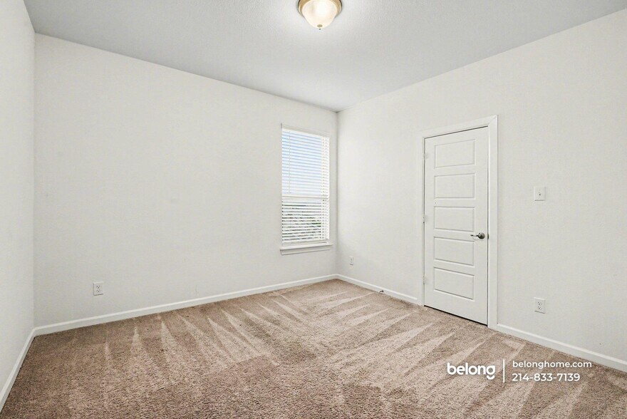 Building Photo - 5458 Ridgeway Dr