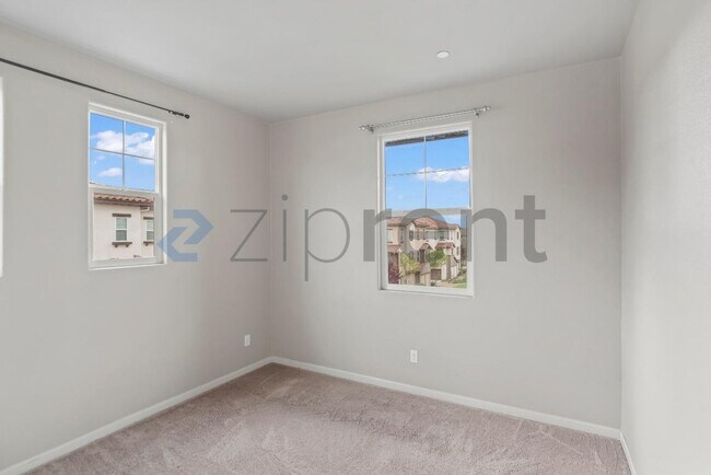 Building Photo - 2077 Kiwi Walkway