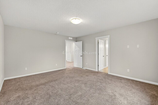 Building Photo - Modern 3BD | 2.5 BA Happy Valley Home On Corner Lot!