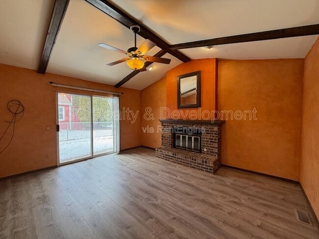 Building Photo - 944 Shady Ln