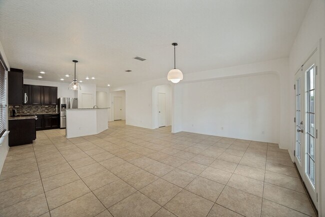 Building Photo - GORGEOUS 3-BEDROOM HOME WITH SPARKLING POOL