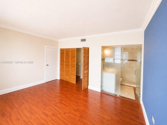 Building Photo - 825 Brickell Bay Dr