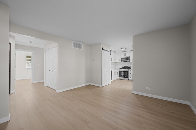Building Photo - 556 E Shag Bark Ln