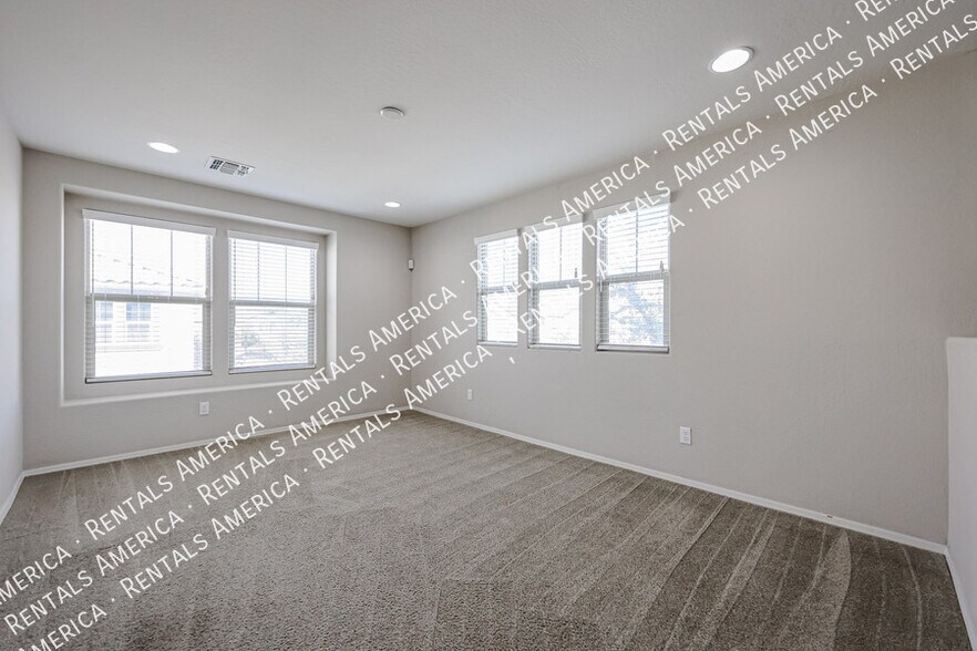 Building Photo - 270 N Scott Dr