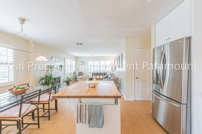 Building Photo - Modern, Eco-Friendly 4BR Home with Views i...