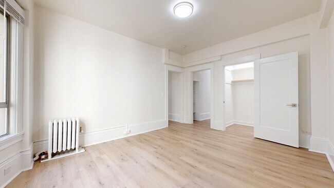 Building Photo - 1060 Bush St