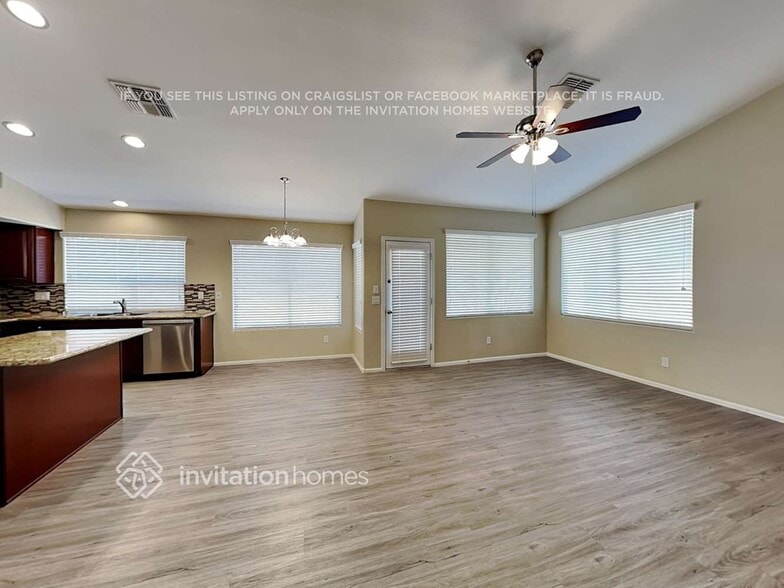 Building Photo - 1690 E Nancy Ave