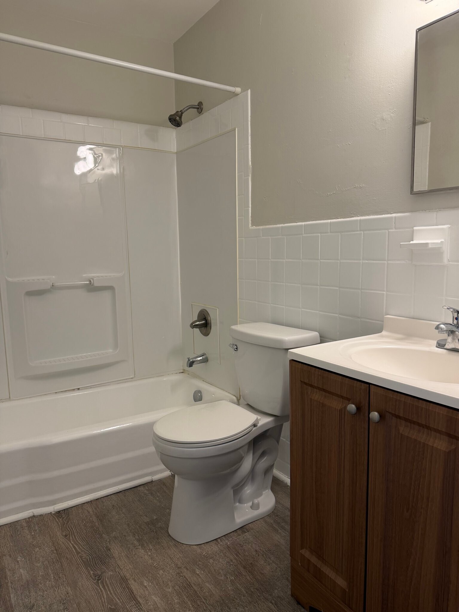 Building Photo - 2412 Azalea Garden Rd