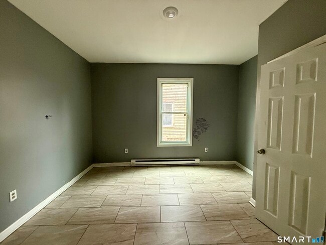 Building Photo - 72 Burton St