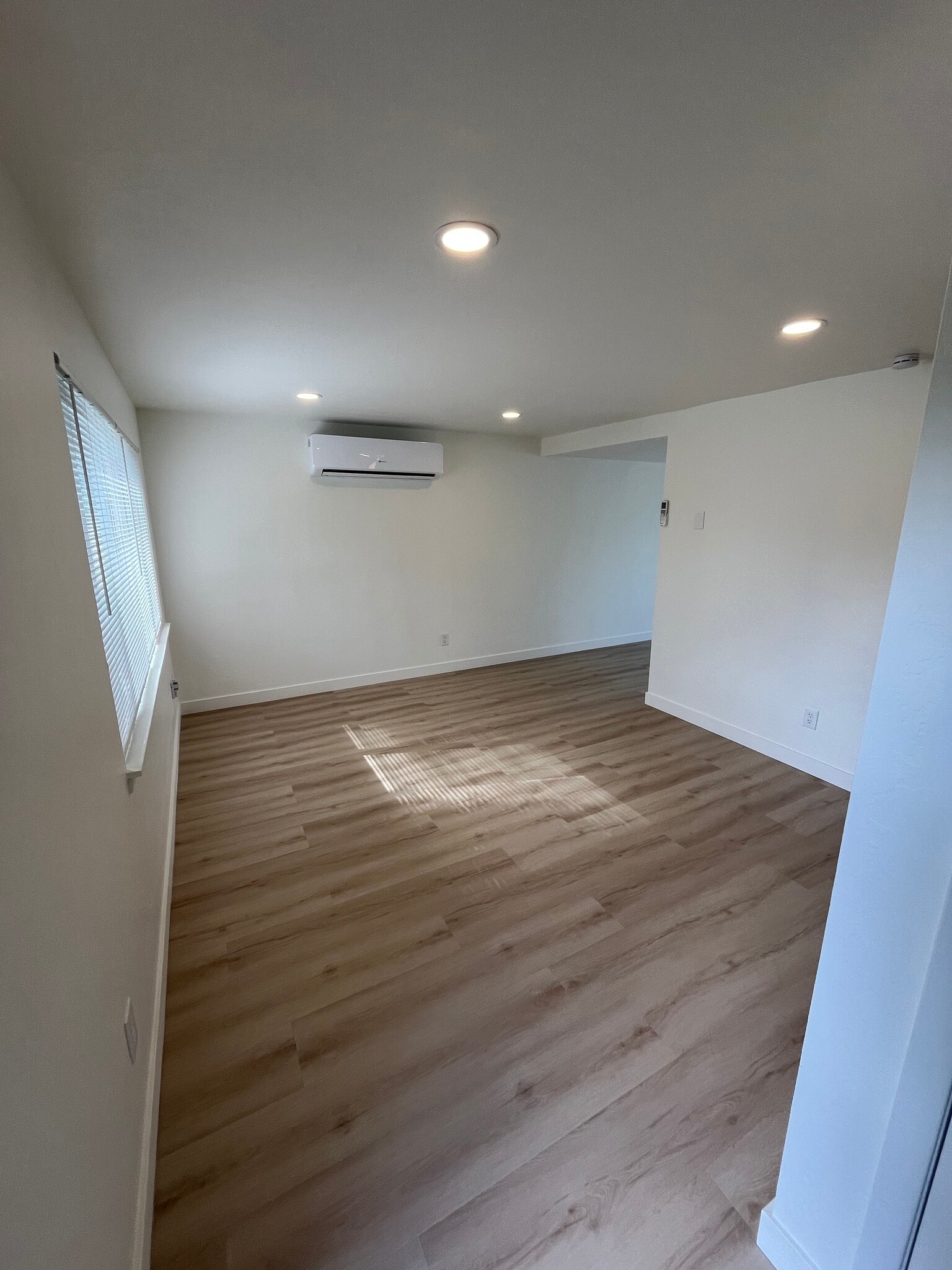 Living Room - 723 E 600 S