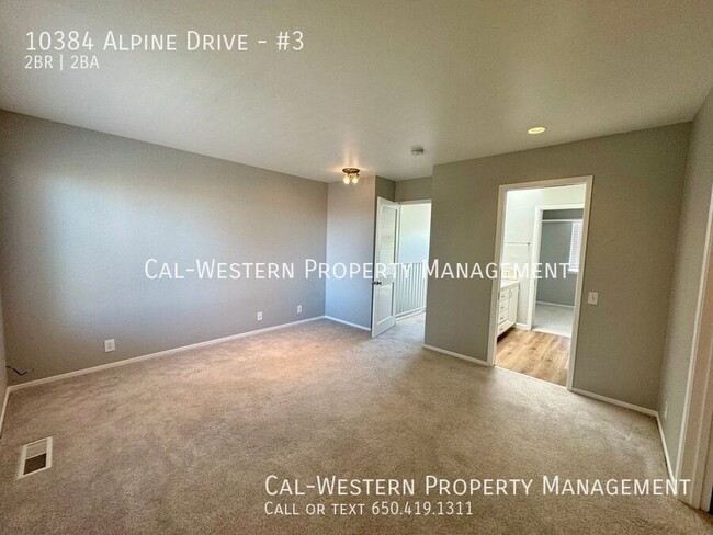 Building Photo - Beautiful 2 bedroom 1.5 townhome, nestled ...