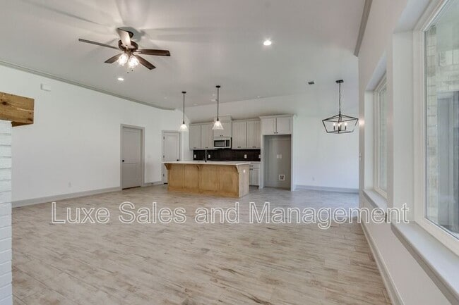 Building Photo - 6133 Frankie Lynn Ln