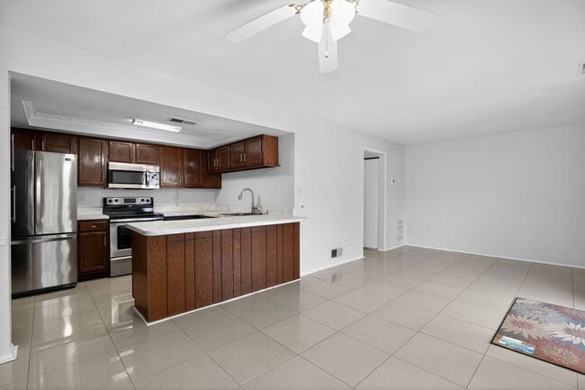 Building Photo - 1537 Bryan Ct