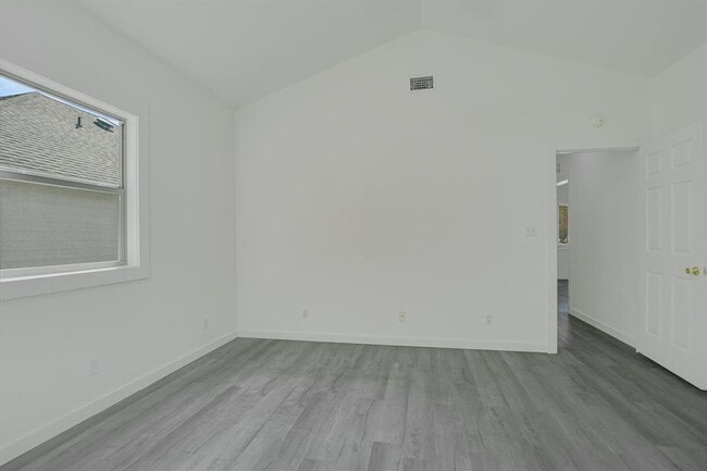 Building Photo - 6 Happy Hollow Ct