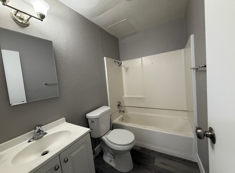 Building Photo - 632 Triest Ct