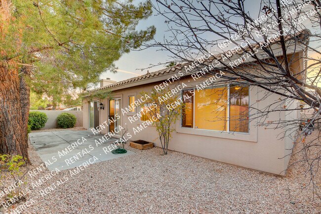 Building Photo - 8960 Echo Ridge Dr