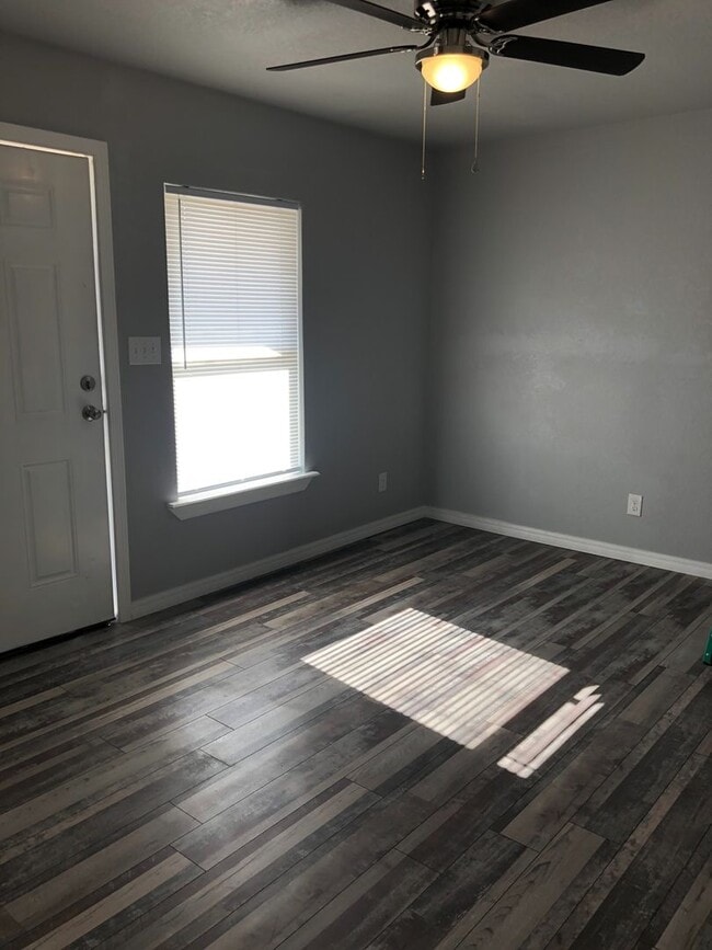 Building Photo - 2703 Rudy Rd W