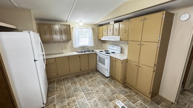 Building Photo - 115 Duck Pond Ln