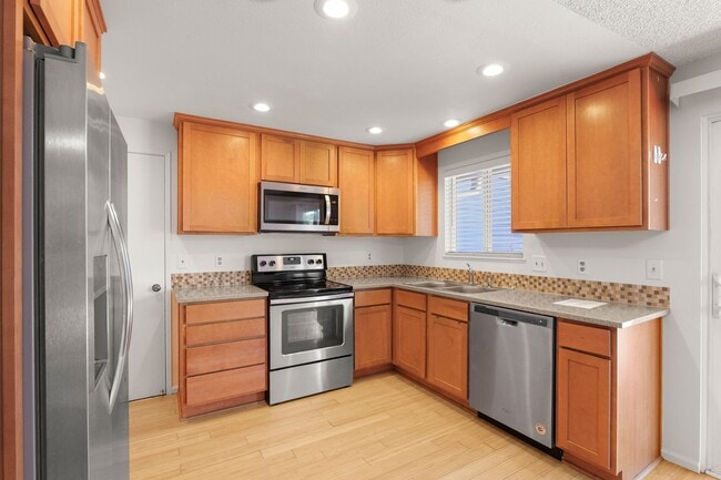 Building Photo - Updated 3Bed/2Bath single story ranch