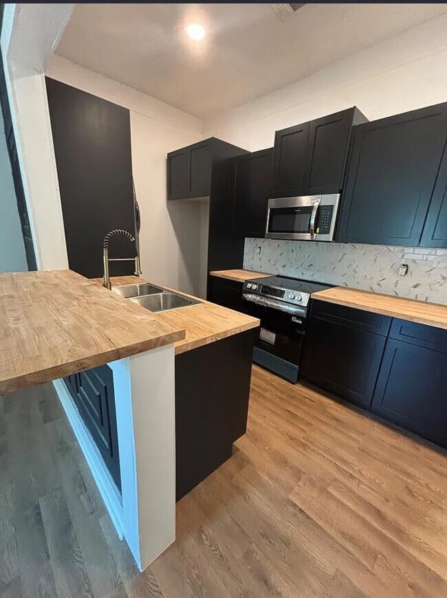 Building Photo - 505 Arnold Ave