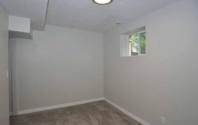 Building Photo - 4 Bedroom/ 2 Bathroom house in Midvale