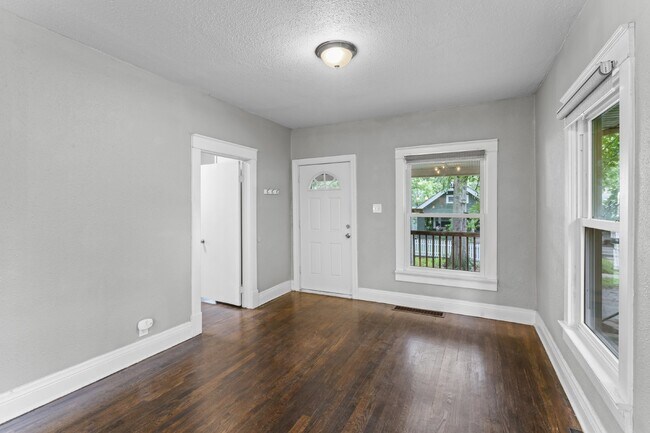 Building Photo - Coming Soon!! Charming 2-Bedroom Home!