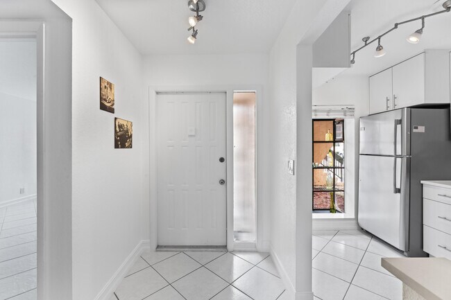 Building Photo - 2339 SW 15th St