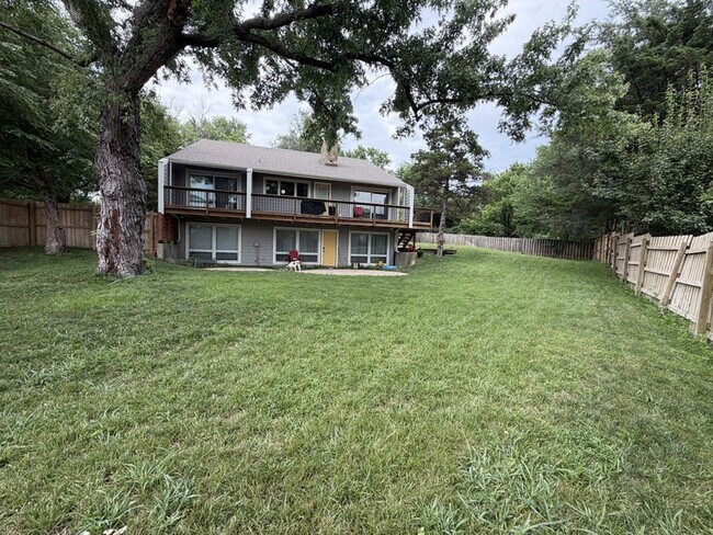 Building Photo - 2708 Stratford Rd