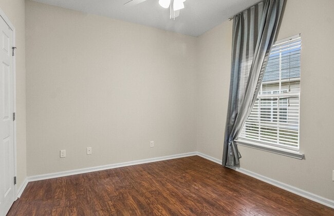 Building Photo - Cozy 3 Bed 2 Bath Available January 2026!