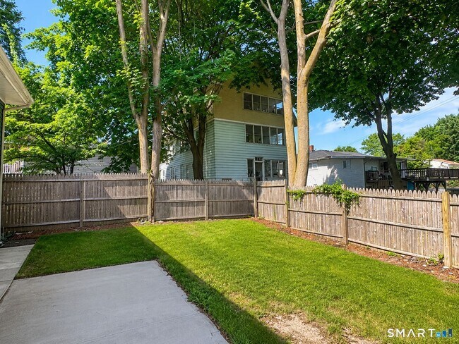 Building Photo - 893 Highland Ave
