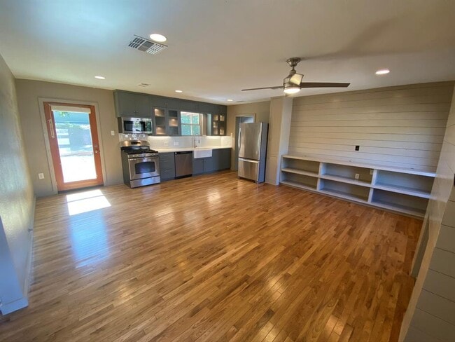 Building Photo - 1415 Bentwood Rd