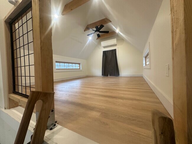 Building Photo - 102 Saco Ave