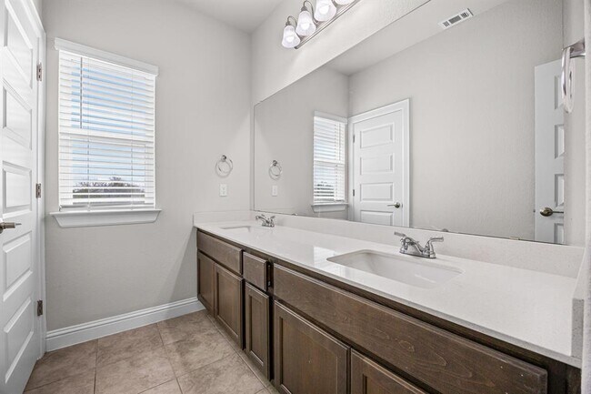Building Photo - 101 Stone Cyn Dr