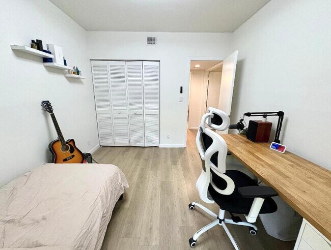 Building Photo - 7744 La Mirada Dr