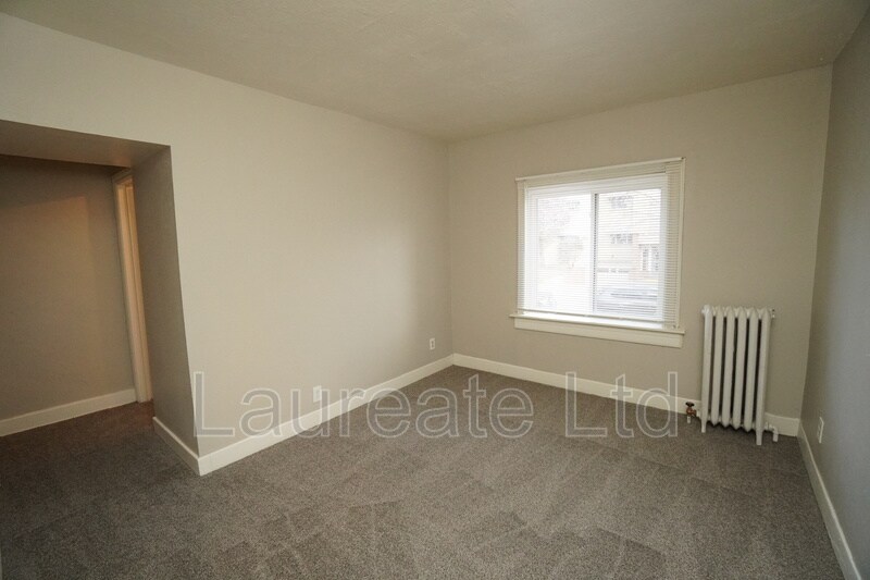 Building Photo - 935 E 8th Ave