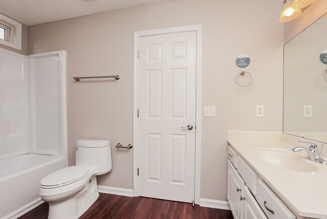 Building Photo - 693 Almondwood Pl