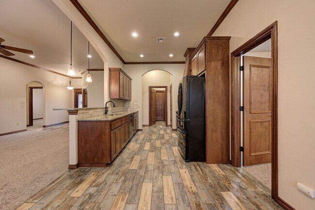 Building Photo - Beautiful & Large 4 Bed 2 Bath Home in Edmond!