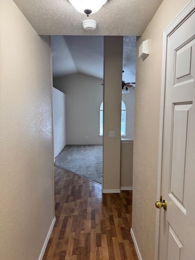 Building Photo - Central Point Single Level Home/ Coming Soon