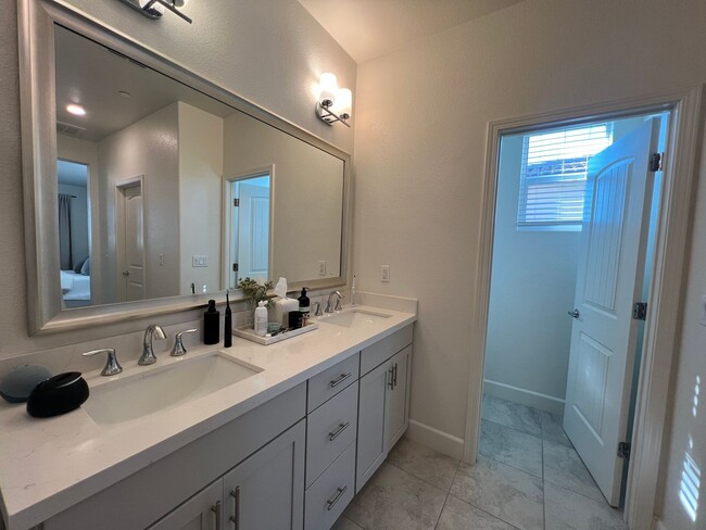 Building Photo - Beautiful Rockcress Home Near Dining, Shopping, And More!