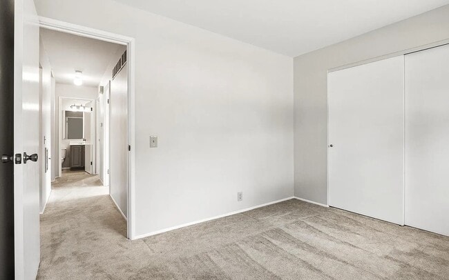 Building Photo - 3375 Brunswick Dr