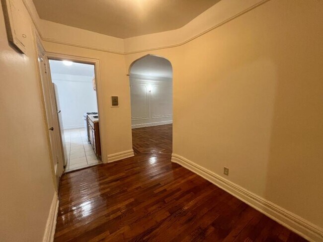 Building Photo - 1 bedroom in SUNNYSIDE NY 11104