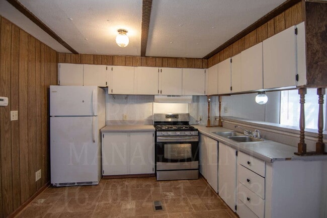 Building Photo - 2-Bedroom 1-Bathroom Home