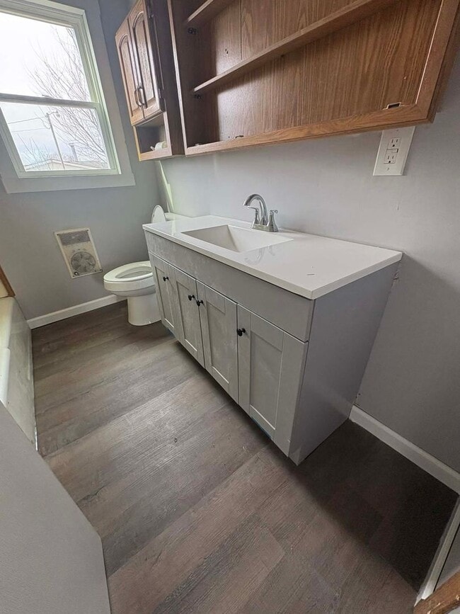 Building Photo - Modern Updates, Classic Comfort!