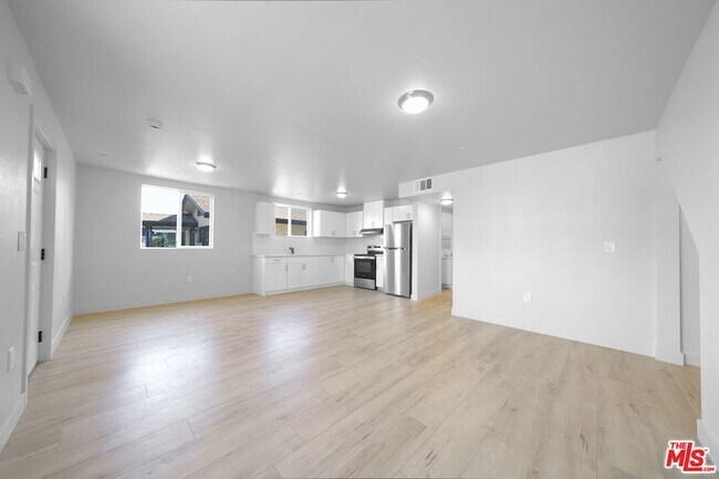 Building Photo - 236 W 84th Pl